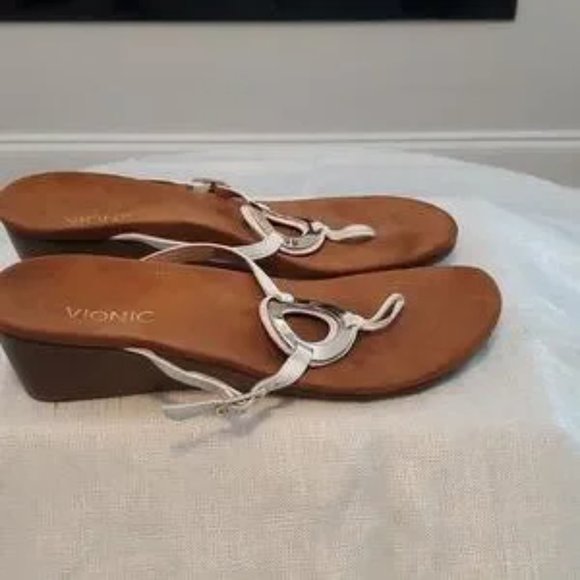 Vionic Karina Sandal Buff white/ Gold Size 11 - Picture 5 of 6